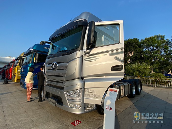 解放J7 6×4 牽引車(chē)