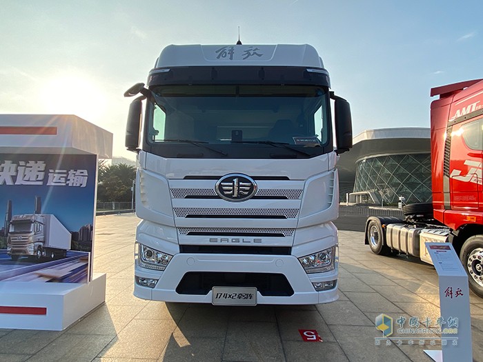 J7-4×2-國(guó)六牽引車(chē)