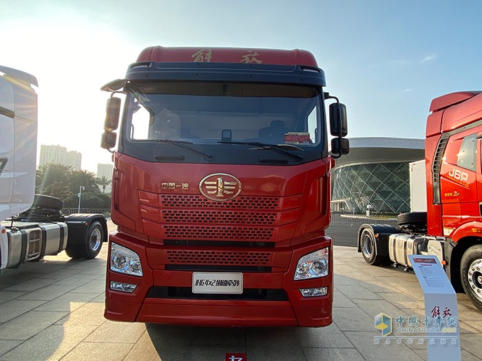 JH6 4×2 領(lǐng)航版牽引車(chē)