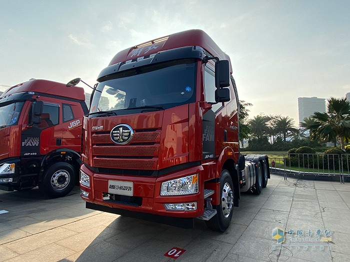 新J6P 6×4 智惠版2.0+砂石款牽引車(chē)