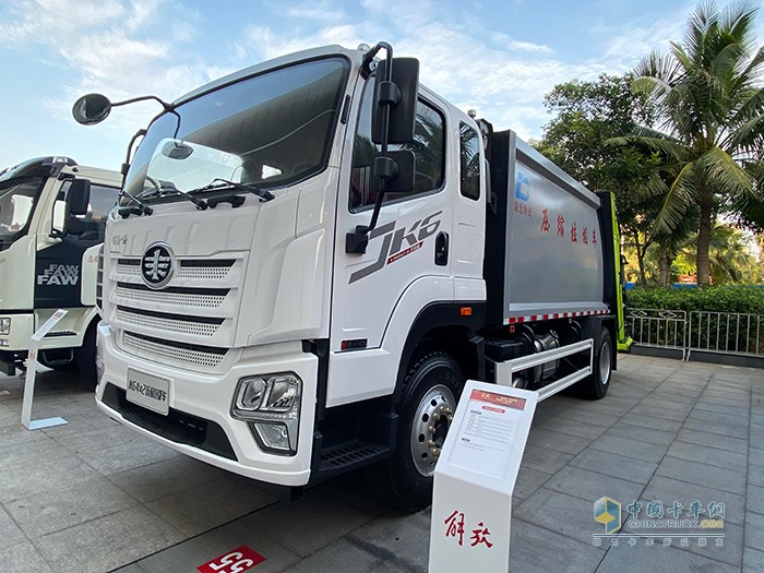 JK6 4×2 環(huán)衛(wèi)車(chē)