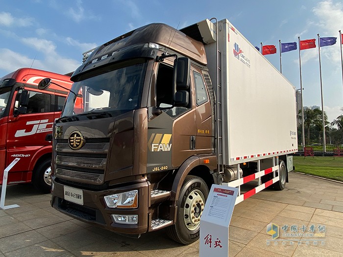 新J6L 4×2 國(guó)六 冷藏車(chē)