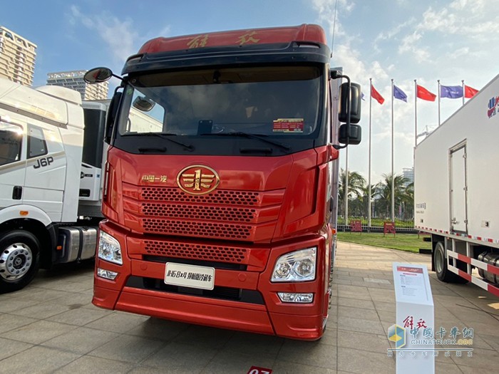 JH6 8×4 領(lǐng)航版 冷藏車(chē)