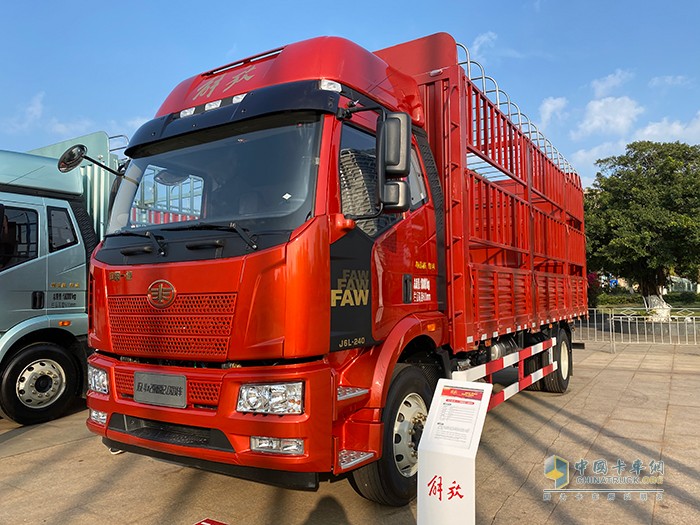 2021款J6L 4×2 領(lǐng)航版2.0載貨車(chē)