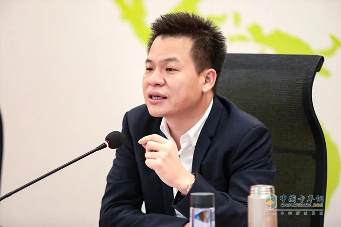跨越速運集團董事長胡海建