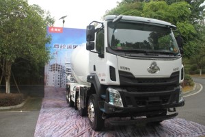 國(guó)六、大馬力、新能源  東風(fēng)柳汽商用車(chē)年會(huì)展車(chē)搶先看