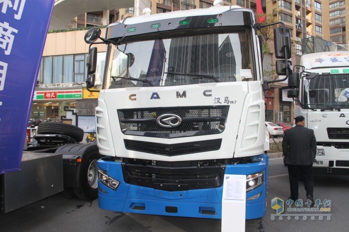 純電動(dòng)牽引運(yùn)輸車(chē)換電版