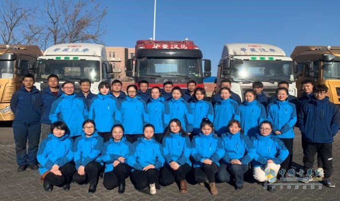港泰龍業(yè)務(wù)團(tuán)隊(duì)平均年齡不到30歲，朝氣蓬勃