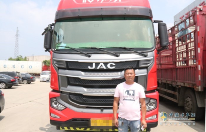 代師傅與格爾發(fā)A5W載貨車(chē)