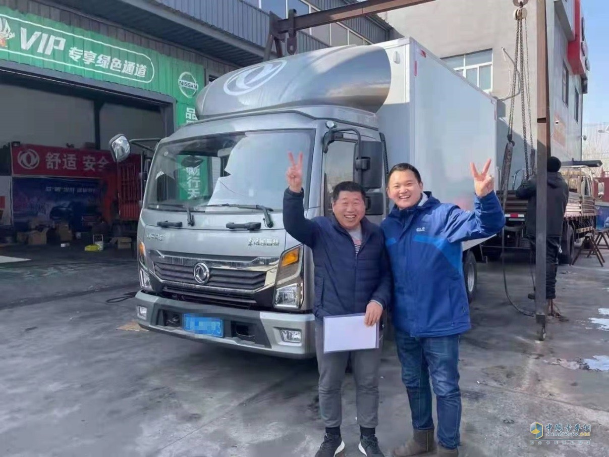 東風(fēng)凱普特星云客戶在東風(fēng)輕型車(chē)服務(wù)站享受星云專(zhuān)享服務(wù)