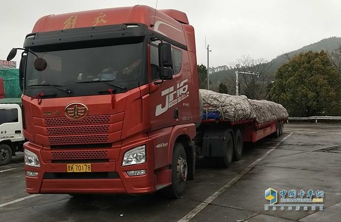 一汽解放青汽 JH6 LNG牽引車(chē)