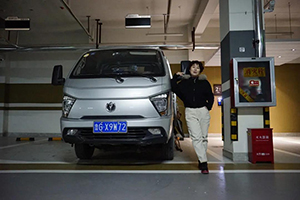 飛碟締途女司機(jī)：賺錢養(yǎng)家、貌美如花兩不誤