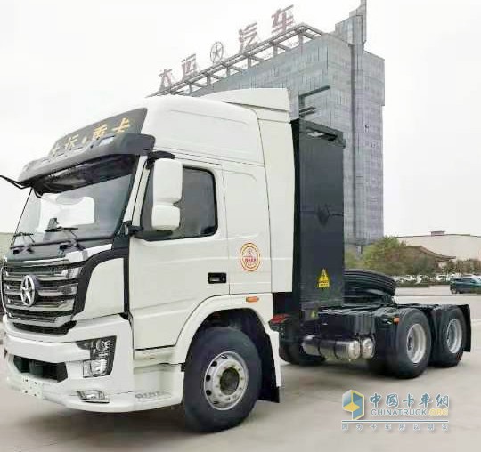 大運(yùn)首臺(tái)6×4換電牽引車(chē)
