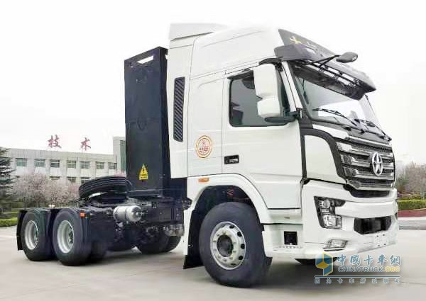 大運(yùn)首臺(tái)6×4換電牽引車(chē)