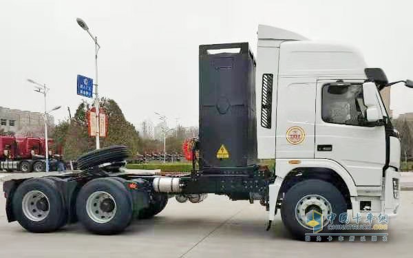 大運(yùn)首臺(tái)6×4換電牽引車(chē)