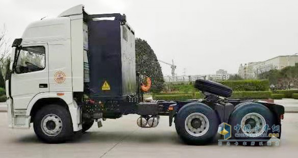 大運(yùn)首臺(tái)6×4換電牽引車(chē)