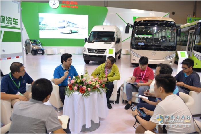大運汽車作為山西本土汽車制造企業(yè)，攜旗下純電動物流車、客廂車、城市公交車、微貨車等純電動車型盛裝亮相博覽會現(xiàn)場