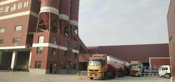 華建新材已連續(xù)采購包括星馬輕量化攪拌車、華菱智能城市渣土車、漢馬H7牽引車等一百多臺車輛
