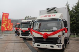 另一抹風(fēng)景 中國(guó)重汽冷藏車亮相壽光菜博會(huì)