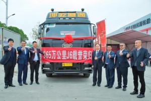 載譽(yù)榮歸 解放傳承客戶365萬(wàn)公里J6拉開(kāi)獻(xiàn)車序幕