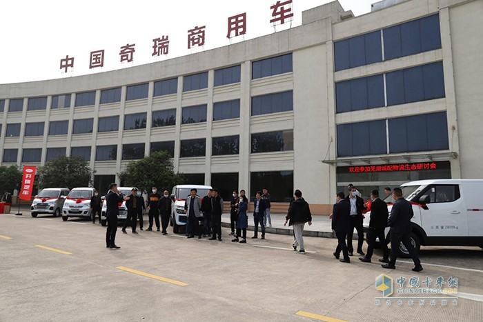 與會嘉賓參觀智慧工廠