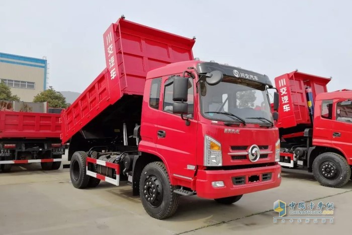 卡車(chē)外觀清潔保養(yǎng)