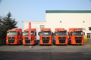 耗資300多萬(wàn)一次性采購(gòu)九輛汕德卡 龐建發(fā)車(chē)隊(duì)半壁江山都是她