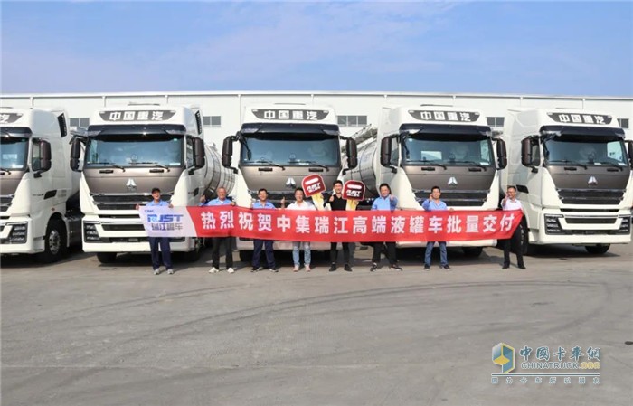 瑞江高端液罐車(chē)罐批量交付南京客戶