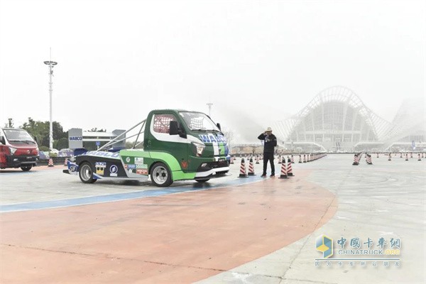 飛碟汽車(chē)  輕卡載貨車(chē)