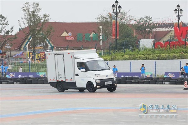 飛碟汽車(chē)  輕卡載貨車(chē)