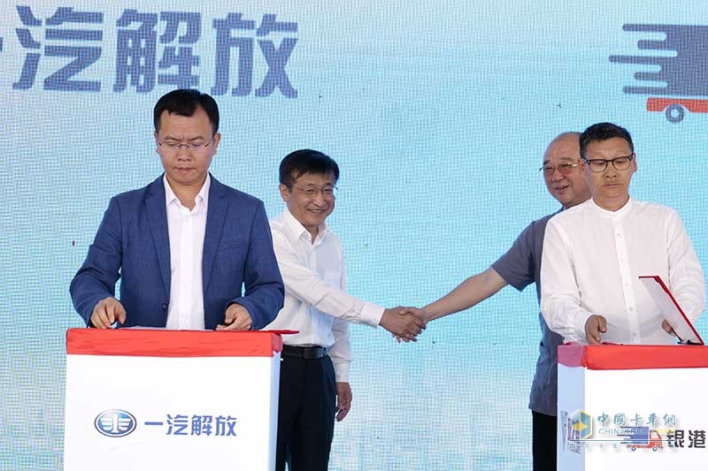 一出手就是2000臺！一汽解放換電牽引車入駐唐山