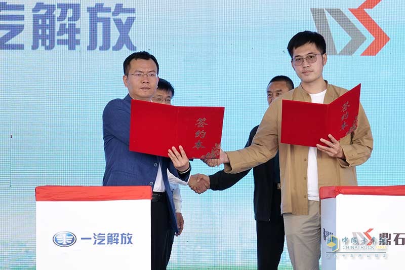 一出手就是2000臺！一汽解放換電牽引車入駐唐山