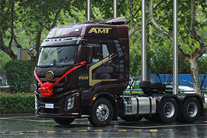 傳遞正能量 一汽解放禮贈(zèng)“火車(chē)英雄”J6平地板牽引車(chē)