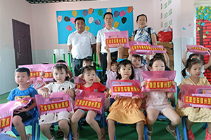 回饋社會(huì)、不忘初心，江淮輕卡鄂州永輝服務(wù)站為留守兒童送愛心