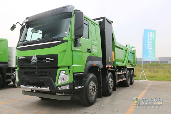 重汽成商”造豪沃V7-X重卡新能源商用車(chē)下線