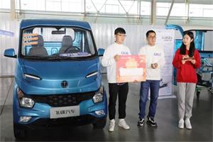 圍觀飛碟汽車直播現(xiàn)場，只怪自己手速太慢！