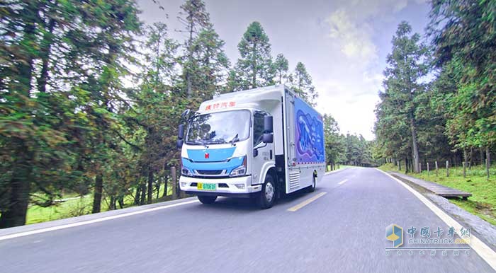 慶鈴M600氫燃料電池汽車(chē)