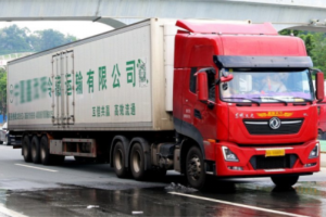 李師傅：跑冷鏈得心應(yīng)手 國(guó)六東風(fēng)天龍KL是我的“御寒利器”