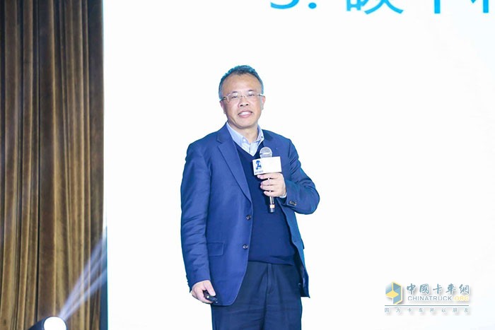 中國氫能聯(lián)盟專家委員會主任、上海智能新能源汽車科創(chuàng)功能平臺有限公司董事長余卓平