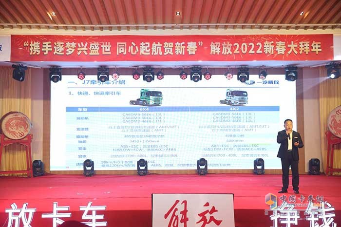 寧夏金海超汽車銷售有限公司銷售經(jīng)理 張飛先生進行產(chǎn)品講解