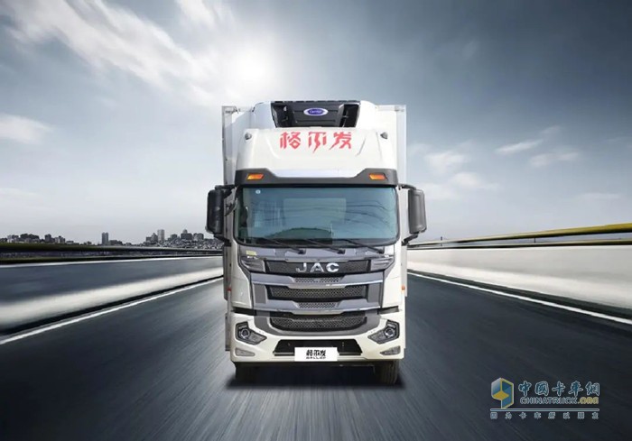 格爾發(fā)斜坡高頂國六冷藏車