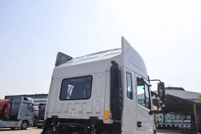 江淮重卡A5X冷藏運輸車采用了斜坡高頂設計