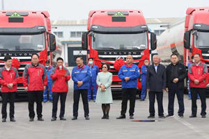 又交車了！紅巖杰獅C6危化品牽引車批量交付東營用戶