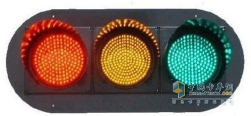 交通信號燈 路口右轉(zhuǎn) 正確方式