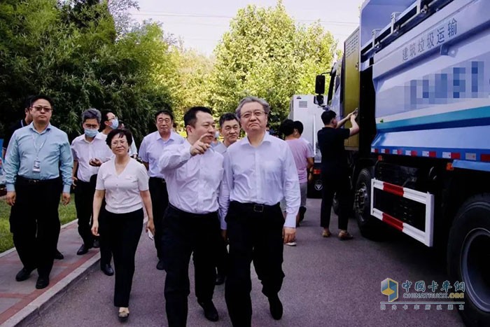 河北省委常委、唐山市委書記武衛(wèi)東專程參觀解放氫能產(chǎn)品