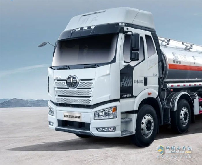 解放新J6P危險貨物運(yùn)輸車