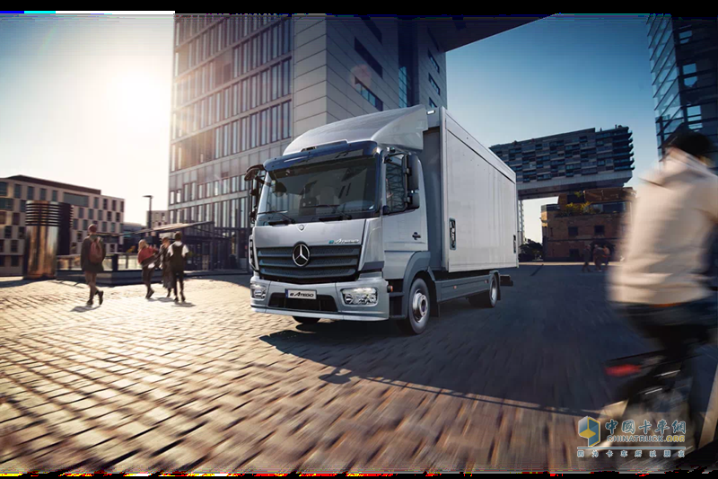 eActros LongHaul+GenH2液氫重卡亮相！梅賽德斯奔馳攜多款新品亮相IAA