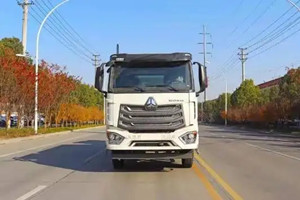 豪沃NX載貨車，無(wú)懼油價(jià)，暢盈天下！