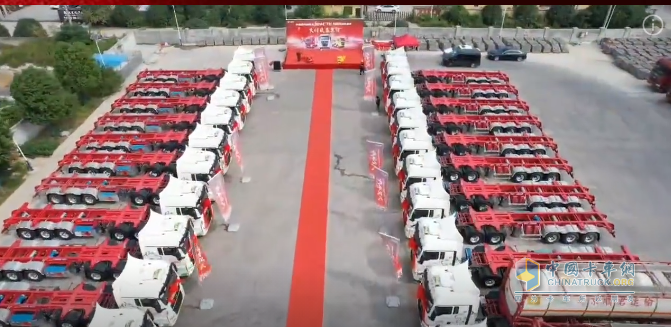 汕德卡?；愤\(yùn)輸車(chē)大批量交付江蘇南京大客戶