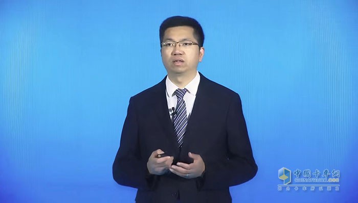 福田汽車集團業(yè)務副總裁秦志東講解福田汽車新能源技術(shù)路線應用及產(chǎn)品布局